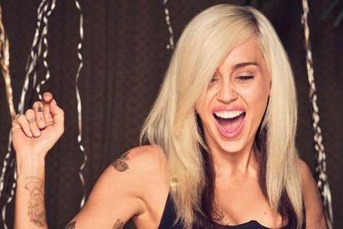 Hit-maker Hứa Kim Tuyền và hội 'fan cứng' nói gì về album mới của Miley Cyrus?