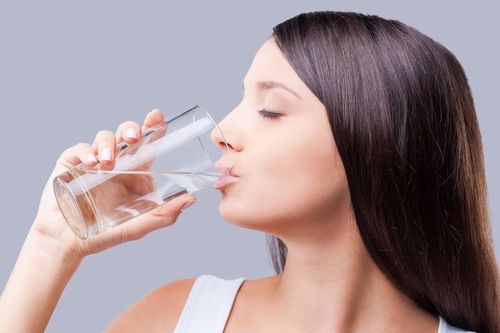 Điều gì xảy ra khi sử dụng cốc nước trong một tuần không rửa