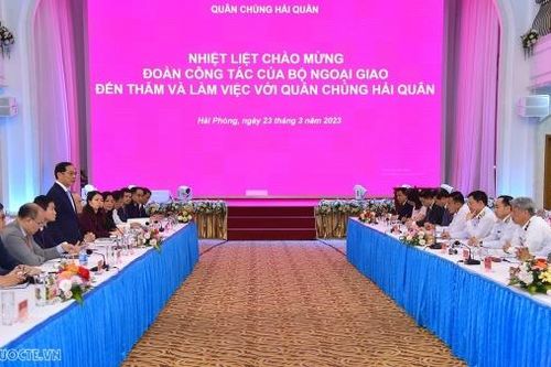 Bộ trưởng Ngoại giao Bùi Thanh Sơn thăm và làm việc với Bộ Tư lệnh Hải quân