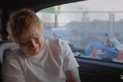 Ed Sheeran bật khóc khi nói về tình hình sức khỏe của vợ