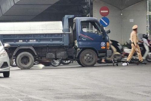 Va chạm với xe tải, một người đi xe đạp tử vong