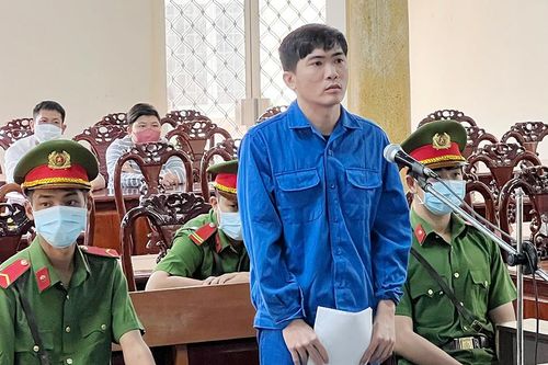 'Giận cá, chém thớt'