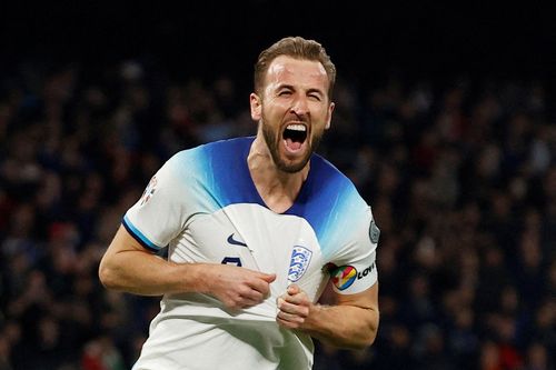 Kane phá kỷ lục của Rooney