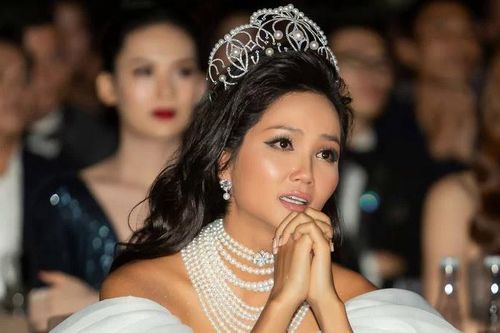 H'Hen Niê khóc, muốn phim Việt đầu tiên lọt top Oscar thêm suất chiếu
