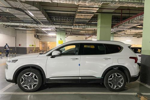 Giá xe Hyundai Santa Fe chênh lệch lớn sau nửa năm