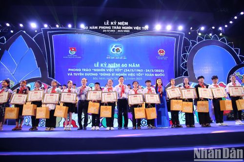 Thiếu nhi làm được việc tốt thì người lớn càng phải làm được việc tốt