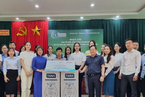 Những máy lọc nước đầu tiên của chương trình Nước sạch biên cương đến với Lai Châu
