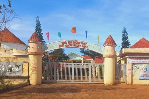 Sự thật việc hiệu trưởng trường mầm non điều giáo viên đi tiếp khách