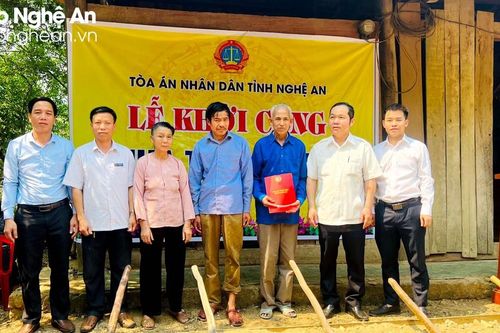 Tòa án nhân dân tỉnh hỗ trợ xây dựng nhà tình nghĩa cho 2 hộ nghèo ở Quỳ Châu