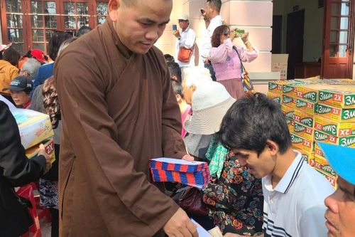 Chùa Liên Trì (TP.Vũng Tàu) tặng 200 phần quà đến đồng bào dân tộc H.Di Linh