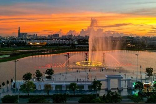 Say đắm chiều hoàng hôn tại Van Phuc City