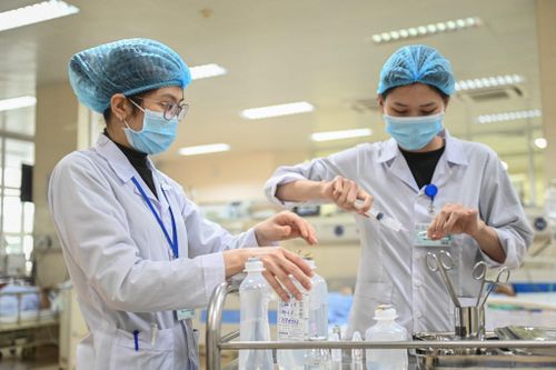 Vì sao các bệnh viện thiếu thuốc, vật tư y tế thời gian qua?
