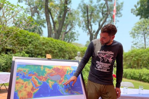 'Người hùng Thụy Sĩ' và hành trình đi bộ 15.000 km đến Philippines