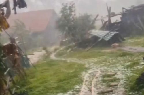 Mưa đá lớn chưa từng có liên tiếp xảy ra ở một số tỉnh