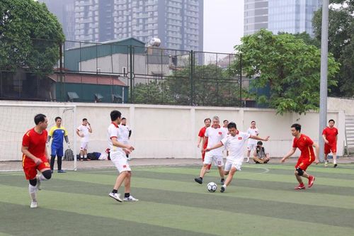 Giải bóng đá giao hữu mở rộng chào mừng Đại hội công đoàn các cấp
