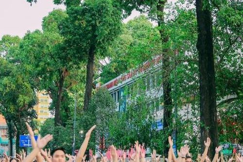 Mãn nhãn với tiết mục đồng diễn ca khúc 'Hát mãi bài ca sinh viên Thành phố Bác'