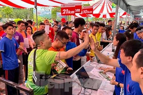 'Ngày hội' lấy racekit Tiền Phong Marathon 2023