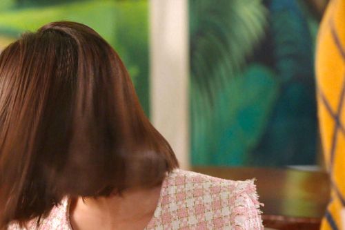 Kim Oanh kể hậu trường cảnh tát bạn diễn, hé lộ kết phim Dưới bóng cây hạnh phúc