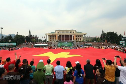 Lễ thượng cờ Tổ quốc ở giải vô định quốc gia Marathon 2023