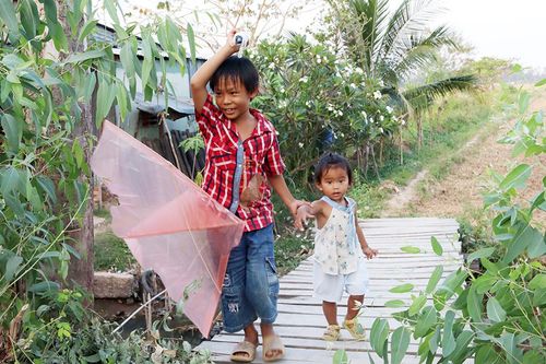 'Tuổi thơ con thả trên đồng…'