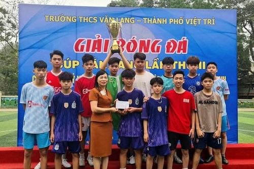 Phú Thọ: Trường THCS Văn Lang (Việt Trì) trao Giải Cup bóng đá lần 2