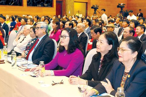 Trí thức là vốn liếng quý báu của dân tộc