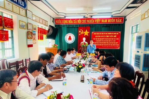 Đoàn Giám sát Ủy ban Thường vụ Quốc hội làm việc tại Trường Phổ thông dân tộc bán trú Tây Sơn, tỉnh Bình Định