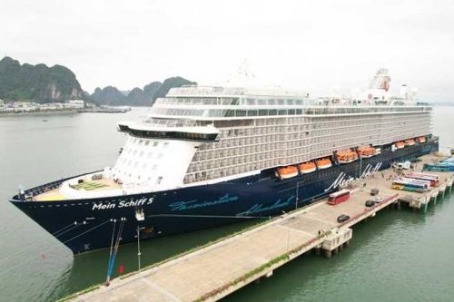 Quảng Ninh: Tàu biển quốc tế đưa hơn 2.000 du khách châu Âu đến Hạ Long