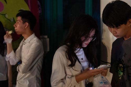 Phố phường Hà Nội tối đen trong 60 phút Giờ Trái đất