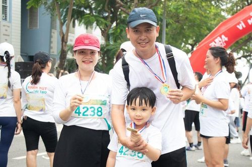 Hàng nghìn người chạy bộ vì sức khỏe và môi trường giáo dục hạnh phúc