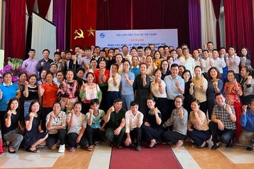 100 đại biểu tham gia lớp tập huấn 'Nâng cao năng lực thực hiện lồng ghép giới cho cộng đồng'
