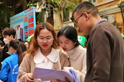 Hàng nghìn sinh viên tham dự ngày hội việc làm Trường Đại học Khoa học Xã hội và Nhân văn
