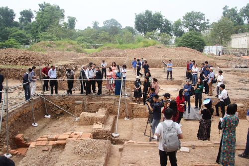 Khôi phục không gian chính điện Kính Thiên