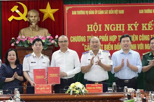 Phú Yên: Triển khai chương trình 'Cảnh sát biển đồng hành với ngư dân' năm 2023