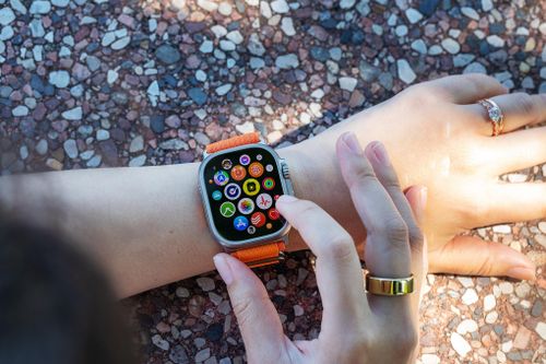 Apple Watch xách tay Mỹ rẻ hơn 6 triệu đồng so với hàng chính hãng