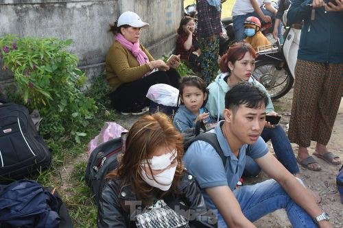 Nạn nhân thoát chết kể lại giây phút kinh hoàng khi xe khách mất lái lao xuống ruộng