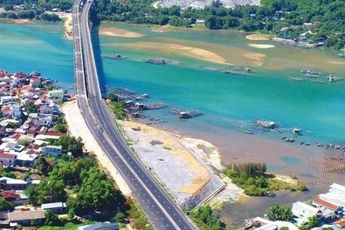 Đô thị Huế nhìn ra phía biển