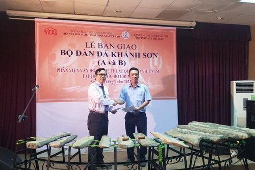 Hai bộ đàn đá Khánh Sơn được bàn giao về cho tỉnh Khánh Hòa