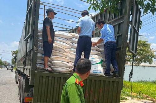 TPHCM, Sóc Trăng liên tiếp thu giữ đường trắng nhập lậu không rõ nguồn gốc