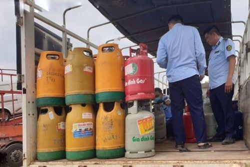 Kiểm tra 4 xe tải và 1 điểm chứa trữ kinh doanh LPG lớn tại Tp. Hồ Chí Minh