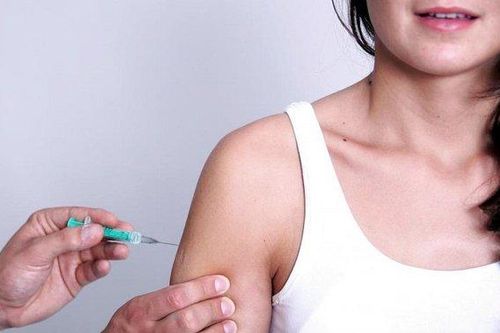 Chị em cần tiêm bao nhiêu mũi vaccine trong đời?