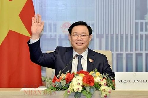 Chủ tịch Quốc hội Vương Đình Huệ hội đàm trực tuyến với Ủy viên trưởng Nhân đại toàn quốc Trung Quốc Triệu Lạc Tế