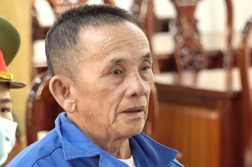 Ông lão 74 tuổi lĩnh án tù vì hiếp dâm bé gái