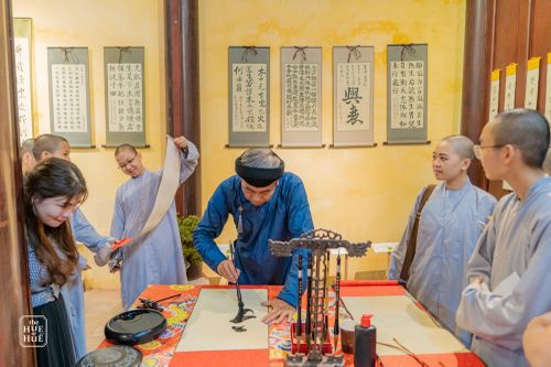 Triển lãm thơ thiền Việt Nam qua thư pháp chữ Hán