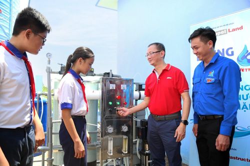 Đưa nước sạch đến với vùng hạn mặn tỉnh Tiền Giang