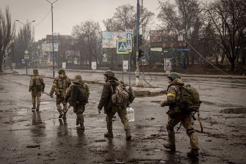 Tình hình Ukraine: Nga bao vây gần như hoàn toàn Bakhmut, cựu quan chức nói Kiev sẽ tổn thất lớn nếu thiếu thứ này