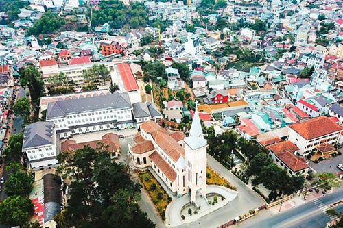 Đà Lạt ngột ngạt bê tông