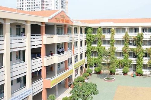 Nam sinh TP.HCM mồ côi ba bị kẻ xấu lừa 'ba con tai nạn'