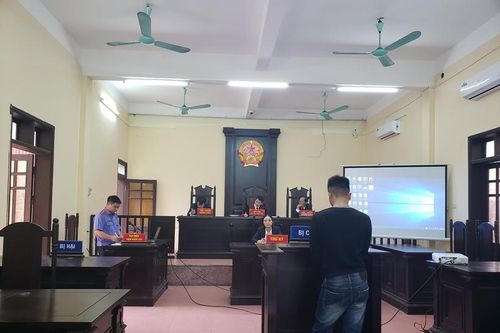 Kiểm sát viên ứng dụng CNTT số hóa hồ sơ tại phiên tòa xét xử vụ án trộm cắp tài sản