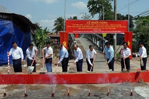 CLB Bất động sản Việt Nam: Đã xây dựng từ thiện gần 70 cầu nông thôn